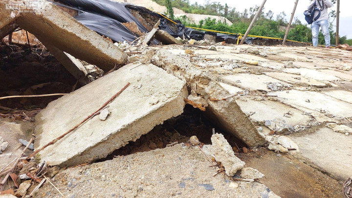 Đường hơn 700 tỷ đồng chậm tiến độ, vừa thảm nhựa đã nứt gãy hàng trăm mét - 5