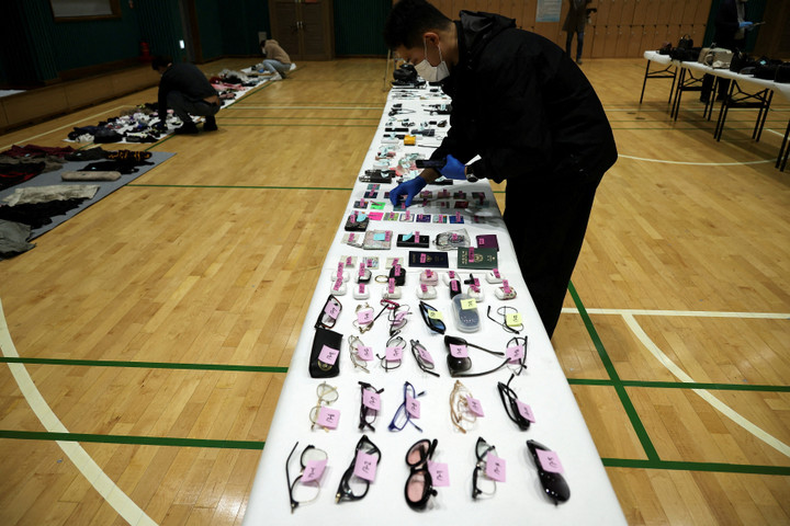 Bên trong nơi chứa hơn 800 đồ dùng của các nạn nhân vụ thảm kịch Itaewon - 2