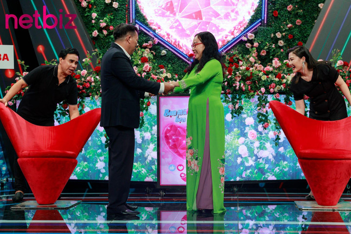 MC Quyền Linh bấm nút hẹn hò thay cựu cán bộ U70 và nữ giáo viên kém 15 tuổi - 4