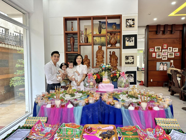 Mừng hai con gái sinh đôi tròn 1 tuổi, Vân Trang kể lại kỷ niệm đi sinh khó quên - 2