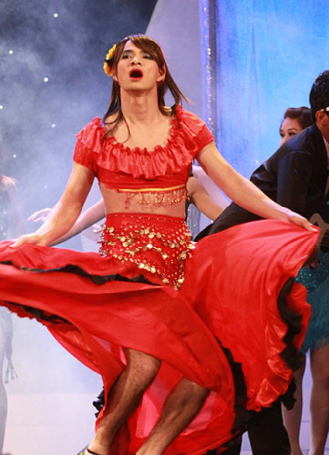 Những lần giả gái ‘thảm họa’ khiến khán giả ngã ngửa của sao nam Vbiz - 1