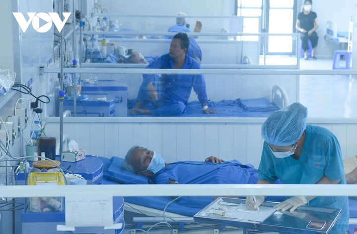 Thiếu hụt điều dưỡng viên trầm trọng, bệnh nhân chịu thiệt thòi - 1