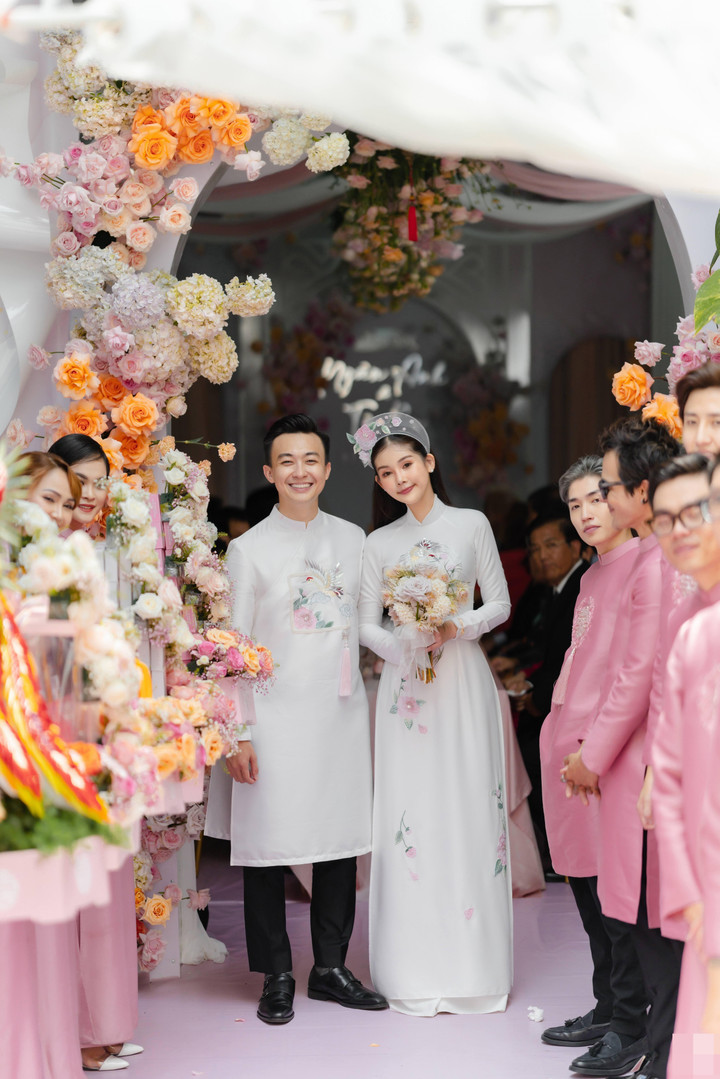 Hoa hậu Lê Âu Ngân Anh hôn ông xã trong lễ vu quy - 6