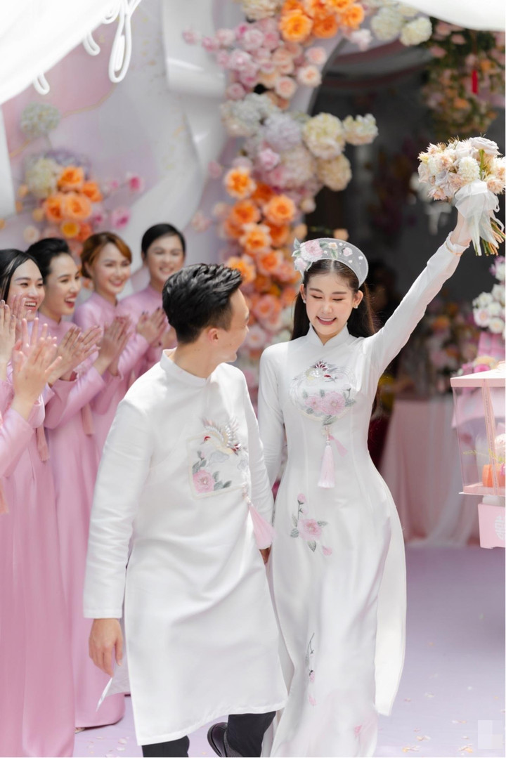 Hoa hậu Lê Âu Ngân Anh hôn ông xã trong lễ vu quy - 7