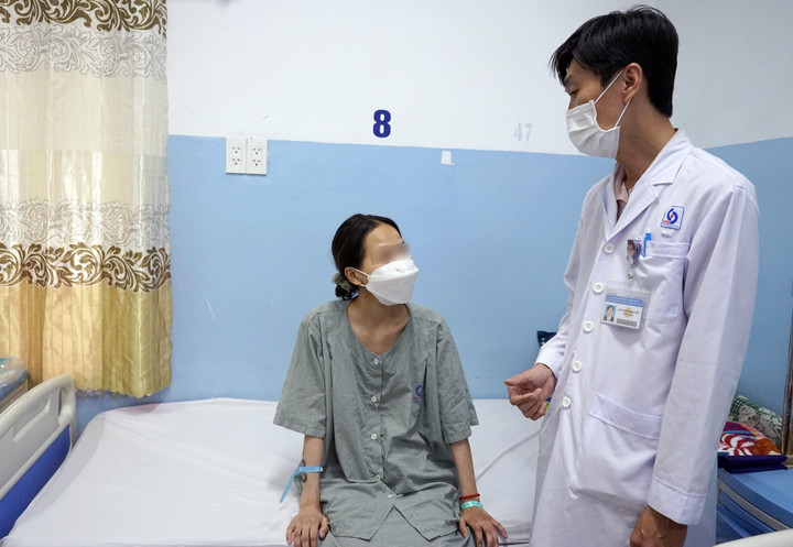 Mang khối u khủng như sắp sinh con, du học sinh trở về Việt Nam cấp cứu - 3