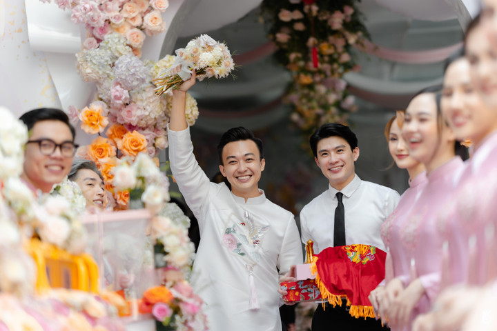 Hoa hậu Lê Âu Ngân Anh hôn ông xã trong lễ vu quy - 8