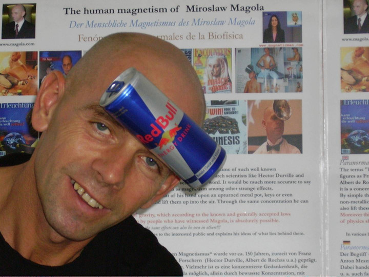 Bí ẩn việc người đàn ông có khả năng hút mọi đồ vật lên người bằng suy nghĩ - 2