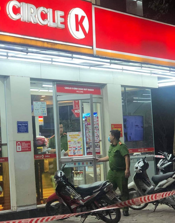 Hà Nội: Phát hiện thi thể người đàn ông tại cửa hàng Circle K - 1