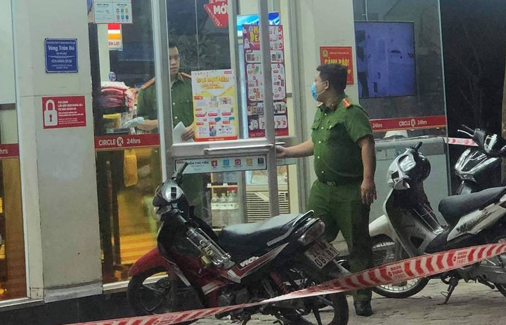 Công an thông tin vụ thi thể nam giới tại cửa hàng Circle K tại Hà Nội - 1