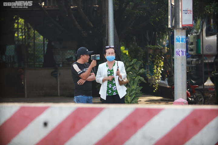 Nhiều người tới livestream phiên toà xử ‘thầy ông nội’ Lê Tùng Vân và đồng phạm - 5