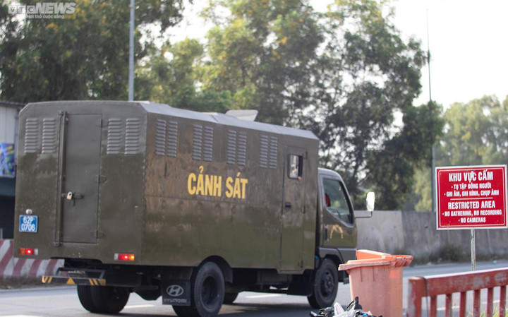 Nhiều người tới livestream phiên toà xử ‘thầy ông nội’ Lê Tùng Vân và đồng phạm - 4