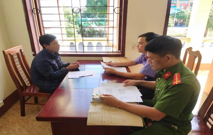 Xem xét hành vi nêu tên học sinh giữa trường của hiệu trưởng bị ép quỳ - 2