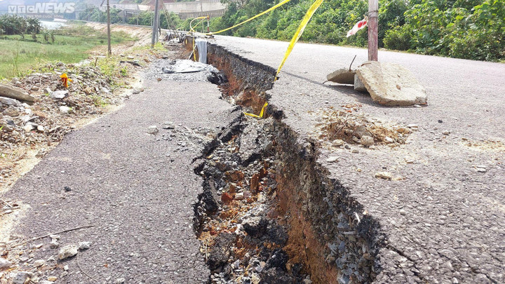 Đường hơn 700 tỷ đồng vừa thảm nhựa đã nứt gãy hàng trăm mét, chủ đầu tư nói gì? - 2
