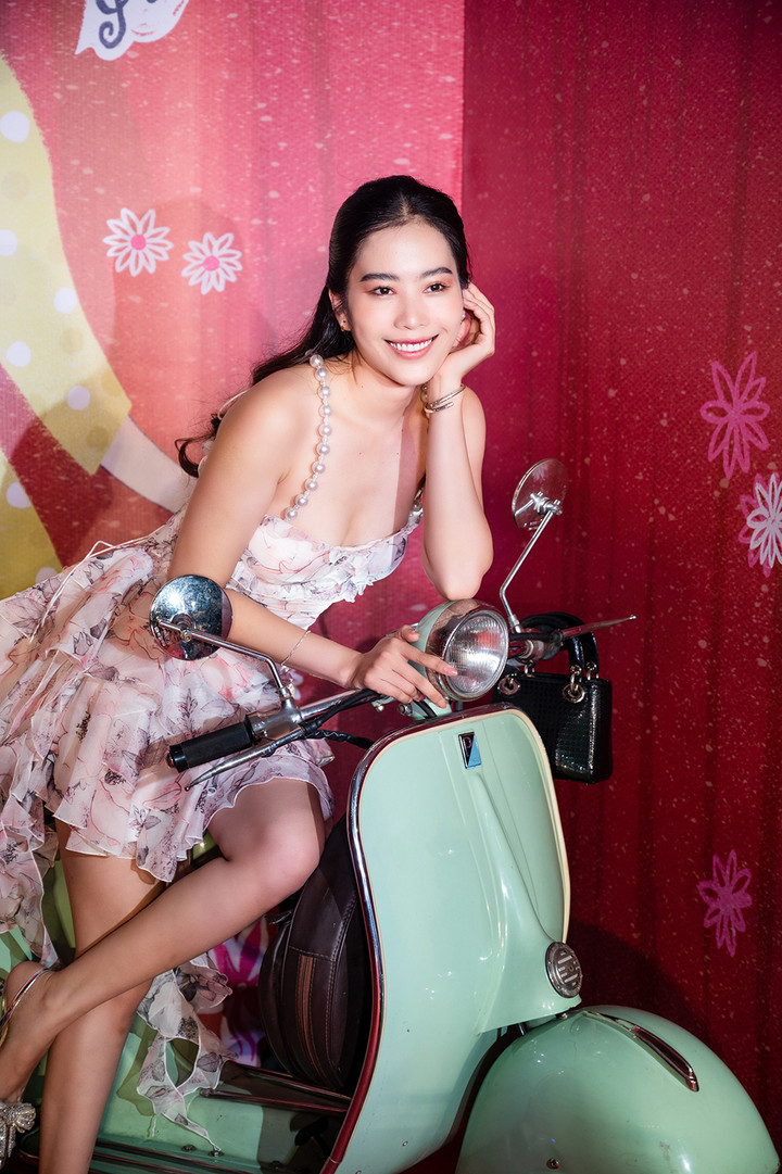 Nhạc sĩ Đức Huy tình tứ sánh đôi cùng vợ trẻ kém 44 tuổi - 7