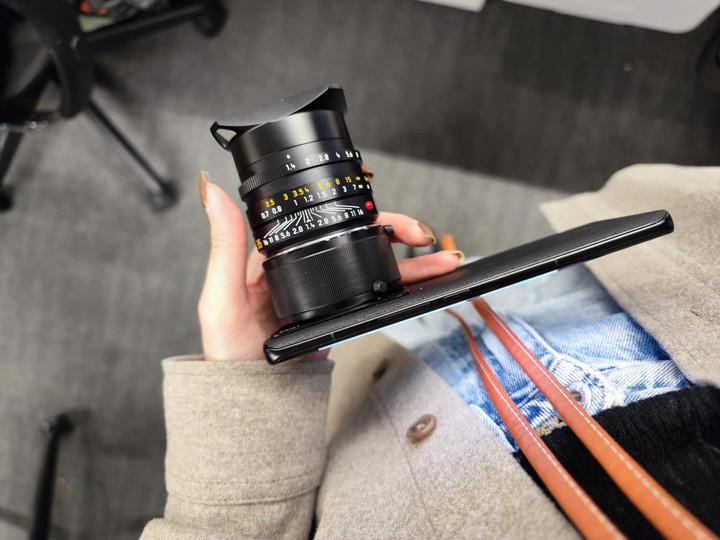 Xiaomi khoe mẫu 12S Ultra giá 20 triệu có thể kết nối ống kính Leica 142 triệu - 3