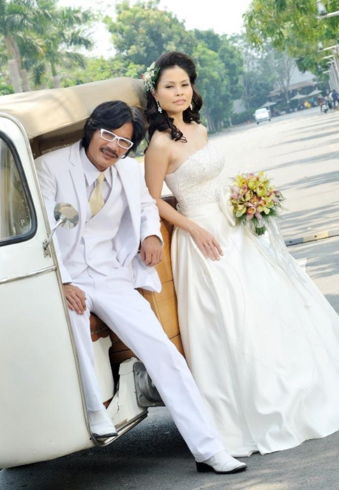 Điều ít biết về người vợ kín tiếng kém 22 tuổi của NSƯT Công Ninh