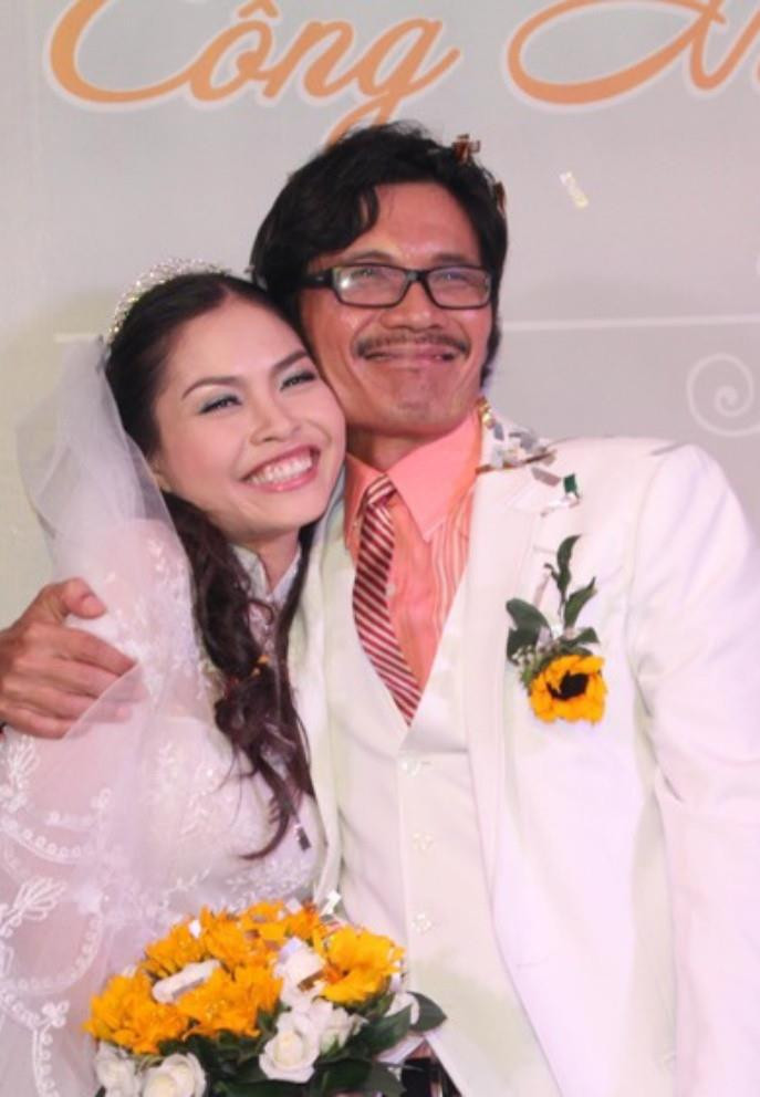 Điều ít biết về người vợ kín tiếng kém 22 tuổi của NSƯT Công Ninh