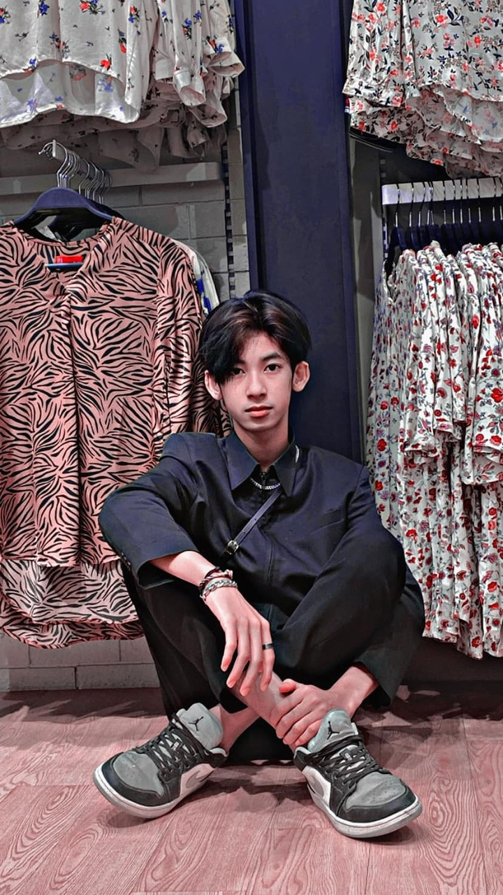 Cậu bé bán hàng rong nói 16 thứ tiếng 'lột xác' không ngờ sau 4 năm gây bão mạng - 6