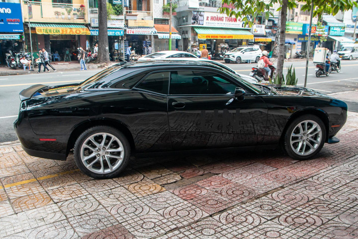Dodge Challenger GT hàng hiếm bất ngờ xuất hiện tại TP.HCM - 3