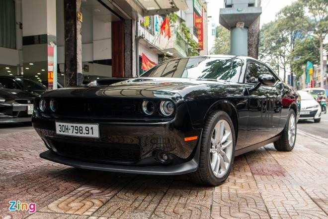 Dodge Challenger GT hàng hiếm bất ngờ xuất hiện tại TP.HCM - 1