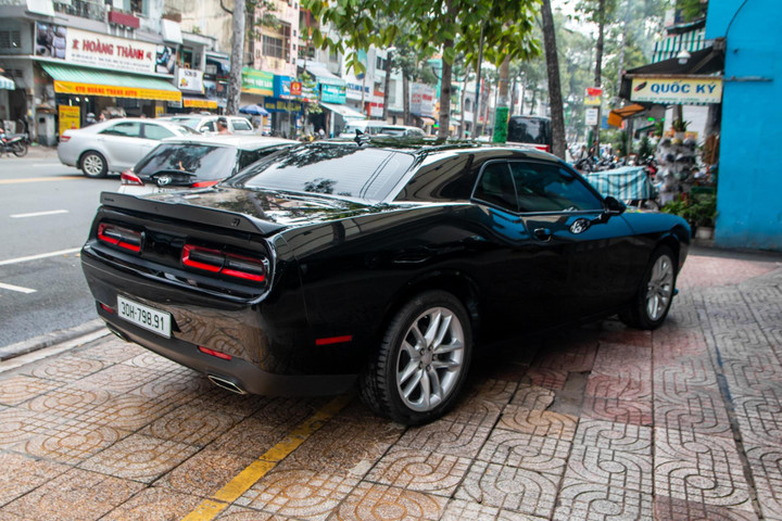 Dodge Challenger GT hàng hiếm bất ngờ xuất hiện tại TP.HCM - 14