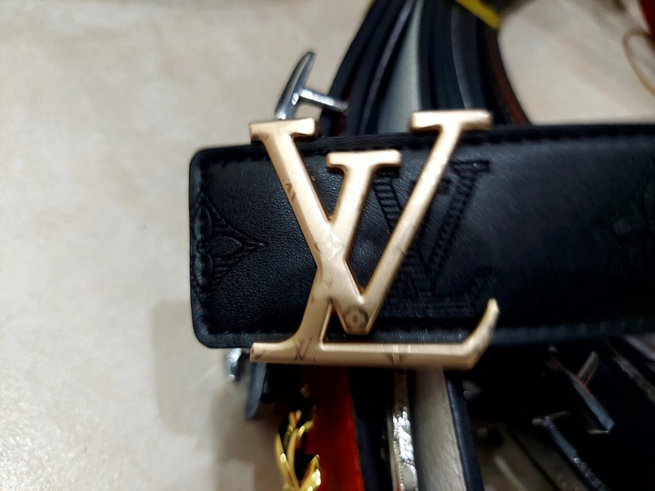 Bị kiểm tra, loạt gian hàng ở 'thiên đường mua sắm' Sài Gòn Square đóng cửa - 6