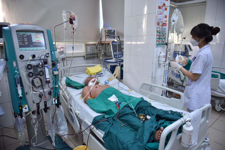 Nhiều phòng bệnh kín giường vì bệnh nhân sốt xuất huyết - 6