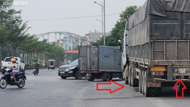 Xe tải, container thay nhau đỗ chình ình giữa đường, dân lo sợ mỗi khi đi qua - 3