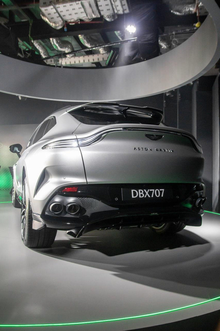 Siêu SUV thể thao Aston Martin DBX707 có giá từ 22 tỷ đồng - 4