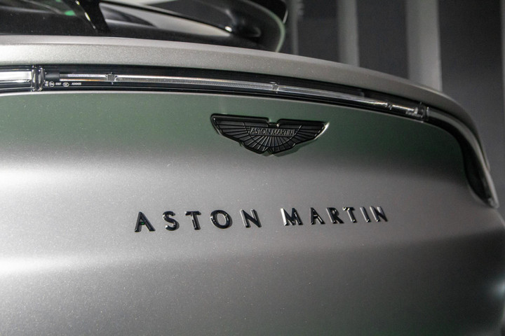 Siêu SUV thể thao Aston Martin DBX707 có giá từ 22 tỷ đồng - 2