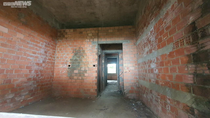 Cận cảnh khu du lịch 75 tỷ đồng sau 17 năm chỉ xây khách sạn 2 tầng rồi bỏ hoang - 4