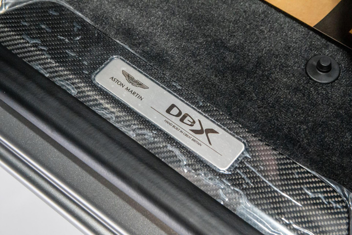 Siêu SUV thể thao Aston Martin DBX707 có giá từ 22 tỷ đồng - 13