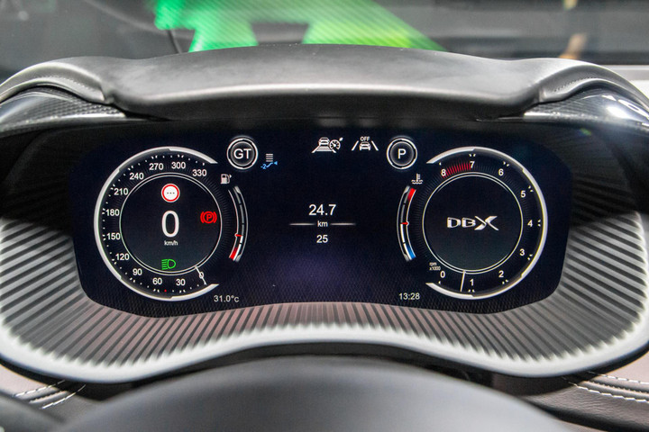 Siêu SUV thể thao Aston Martin DBX707 có giá từ 22 tỷ đồng - 14