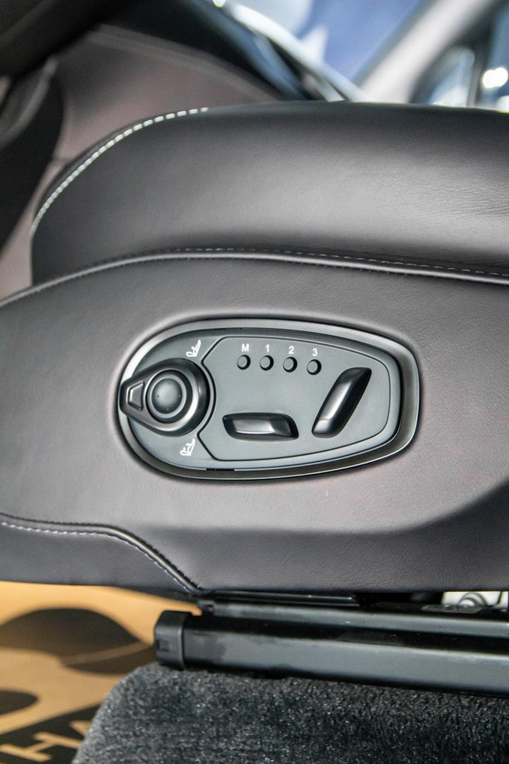 Siêu SUV thể thao Aston Martin DBX707 có giá từ 22 tỷ đồng - 18