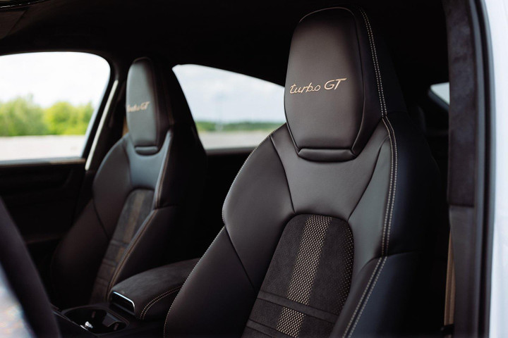 Những mẫu SUV mạnh nhất Việt Nam - 35