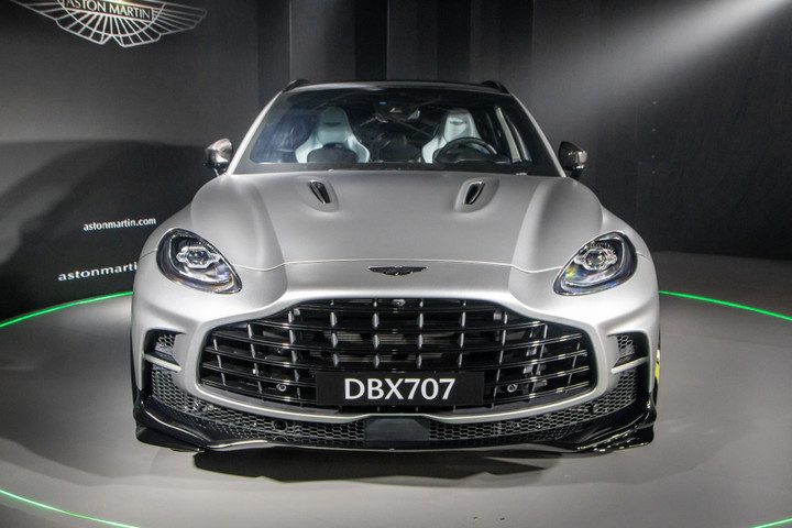 Siêu SUV thể thao Aston Martin DBX707 có giá từ 22 tỷ đồng - 5