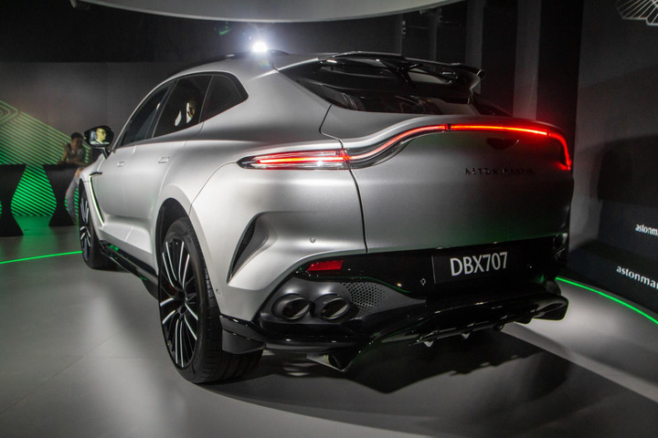 Siêu SUV thể thao Aston Martin DBX707 có giá từ 22 tỷ đồng - 28