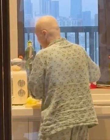 Người mẹ ung thư nấu bữa cơm cuối cùng cho con trước khi qua đời - 2