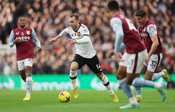 Trực tiếp bóng đá Aston Villa 3-1 Man Utd: Hàng thủ 'Quỷ đỏ' mắc sai sót - 1