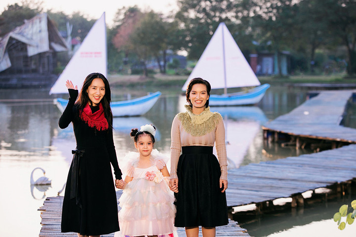 Con gái MC Diễm Quỳnh tự tin sải bước trên sàn catwalk - 3