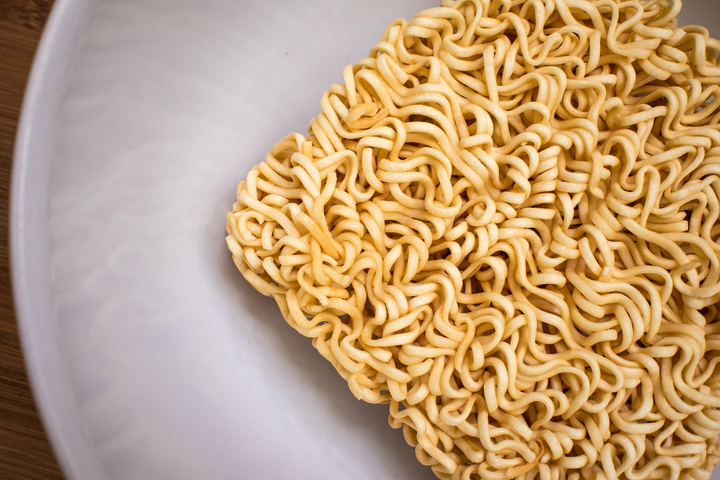 Chuyên gia giải đáp các vấn đề liên quan sức khỏe khi sử dụng mì ăn liền - 1