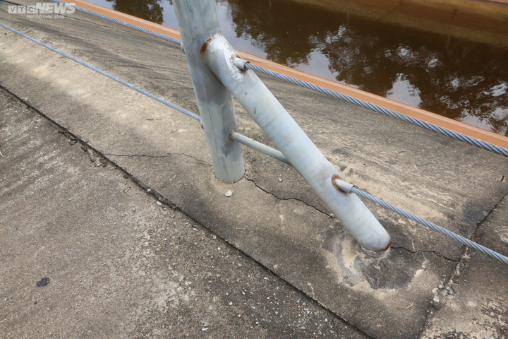 Kênh dẫn nước nghìn tỷ đồng vừa bàn giao đã sụt lún, xuống cấp - 9