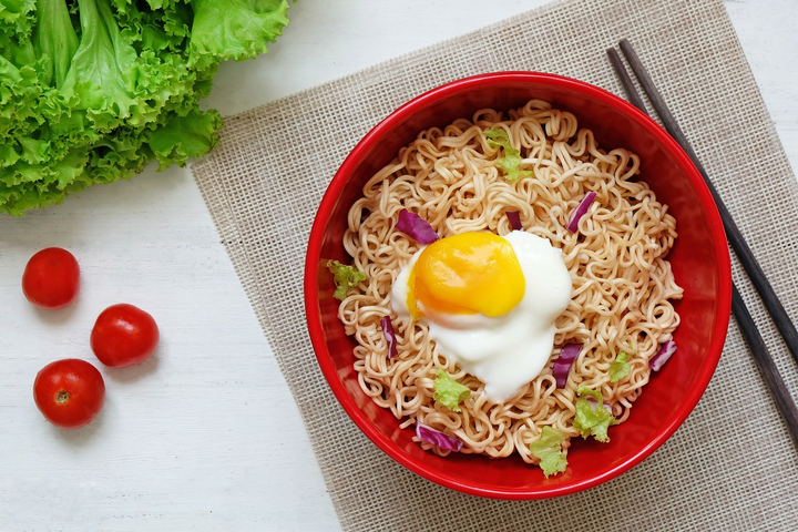Chuyên gia giải đáp các vấn đề liên quan sức khỏe khi sử dụng mì ăn liền - 2