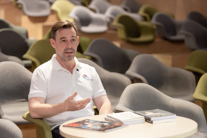 Hành trình khắc họa vẻ đẹp Việt Nam qua những trang sách - 1