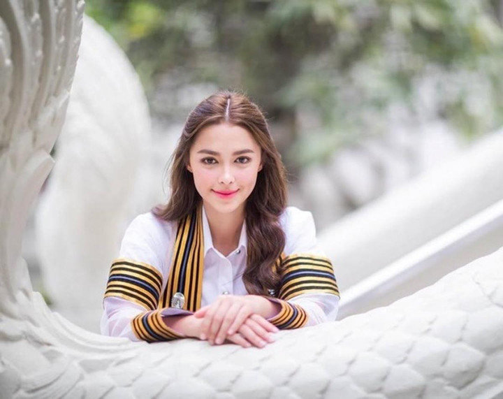 Nhan sắc 'bông hồng lai' đình đám sắp cưới đại gia Thái Lan - 8