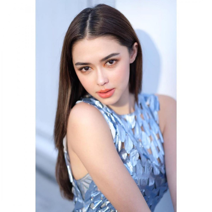 Nhan sắc 'bông hồng lai' đình đám sắp cưới đại gia Thái Lan - 9