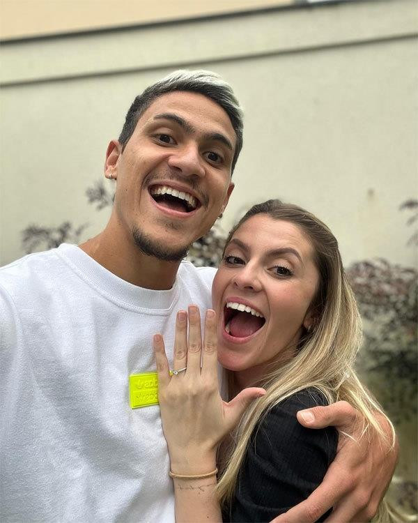 Nghe tin được dự World Cup, ngôi sao ĐT Brazil lập tức quỳ gối cầu hôn bạn gái - 2