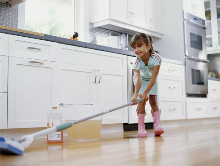 Chiều con đến mấy, bạn nhất thiết phải dạy trẻ 6 kỹ năng dọn dẹp này - 5