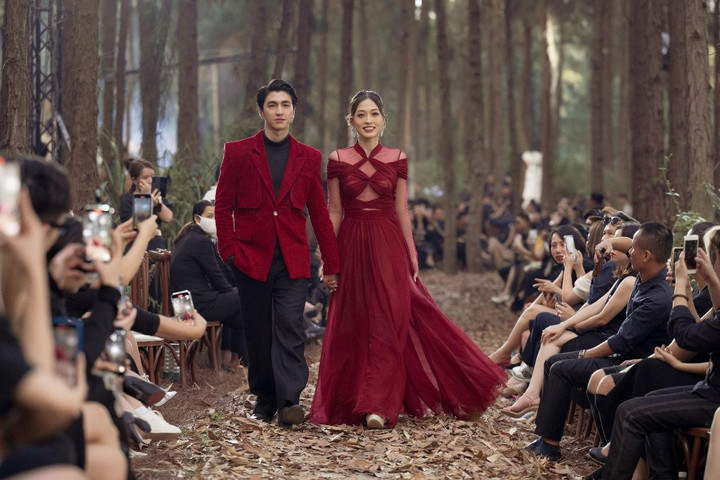 Trải nghiệm đa giác quan với show thời trang giữa rừng thông See in the Forest - 5