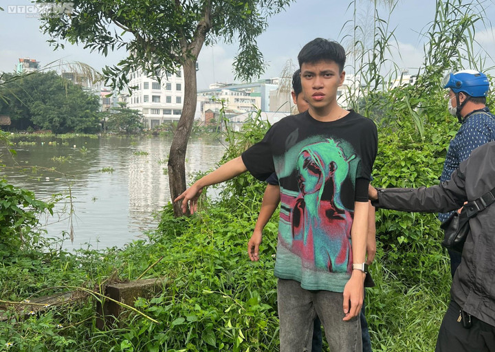 Tóm tên trộm 21 tuổi giả shipper, bẻ khoá lấy cắp 36 chiếc iPhone ở TP.HCM - 2